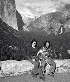 Yvon Chouinard wraz żoną Malindą i synem Fletcherem, Yosemite National Park, około roku 1975 (fot. Patagonia)