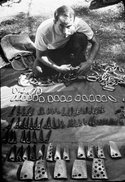 Obwoźny kramik Yvona Chouinarda w latach 60. (fot. Patagonia)