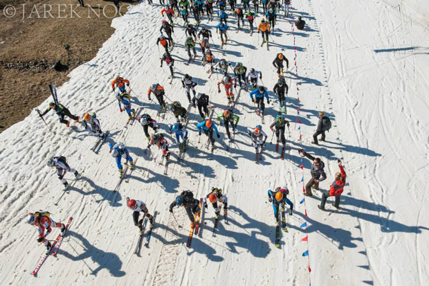Zawodnicy na trasie IX Polar Sport Skitour im. Basi German (fot. Janek Noga)