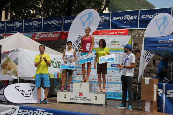Anna Figura na podium Südtirol Ultra Skyrace (fot. arch. Anna Figura)