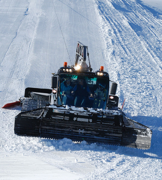 Mayrnhofen stawia na śnieg - w akcji jeden z 20 ratraków pracujących w tym ośrodku (fot. outdoormagazyn.pl)