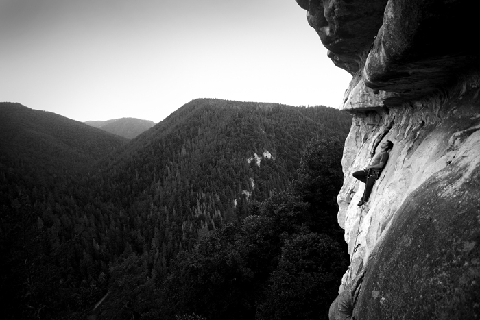 Adam Kokot został wyróżniony w kategorii „Climbing” za zdjęcie „Chillout”. Zdjęcie zostało wykonane aparatem Canon 350 d, obiektyw Sigma 10-20.Na zdjęciu Michał Król odpoczywający na drodze "Centralny previs", Tomasovsky Vyhlad, Słowacja 