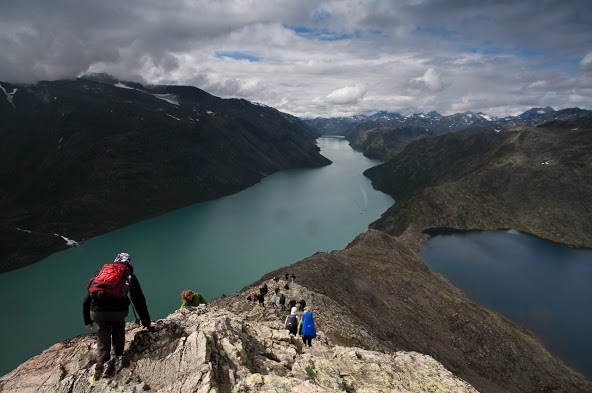 Widok z grani Besseggen w Norwegii (fot. Konrad Konieczny)