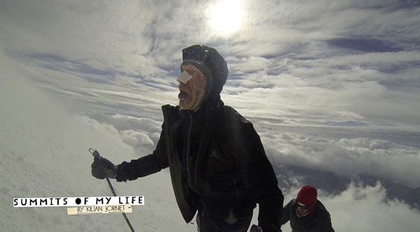 Kilian Jornet i Rosjanin Witalij Szkieł w biegu na Elbrus