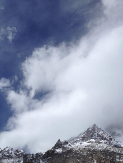 Nanga Parbat skryta za chmurami (fot. simonemoro.gazzetta.it)