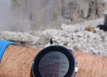 Zaletą 9 Peak jest również wysokościomierz, którego działanie oparte jest na ciśnieniu barometrycznym (zegarek wyposażony jest w czujnik ciśnienia) - oto wysokość turni Campanile Alto wskazana (bez funkcji FusedAlti) z dokładnością do 2 metrów, wg mapy 2937 m), fot. outdoormagazyn.pl