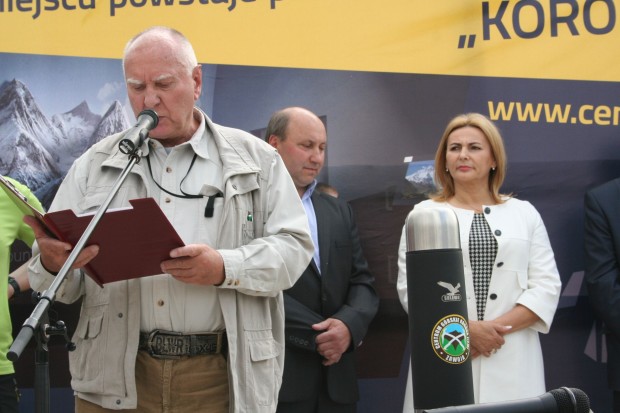 Janusz Kurczab odczytuje treść memorandum