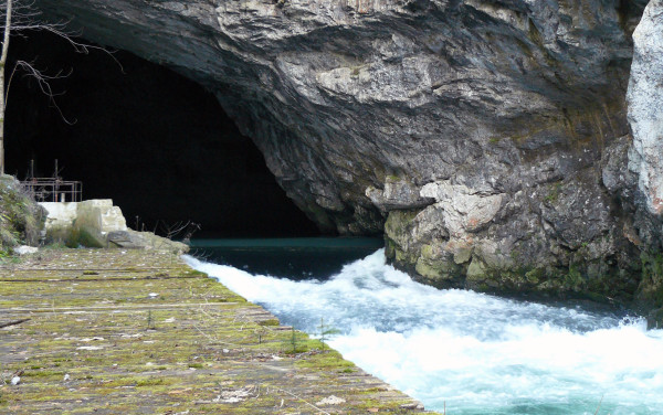 Wejście do jaskini Planinska (fot. Outdoor Magazyn)