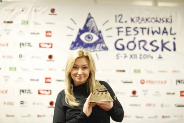Martyna Wojciechowska, członek jury KFG 2014, ze statuetką Grand Prix (fot. Wojciech Lembryk)