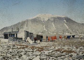Domek traperski i suszenie prania,
Palffyodden, Spitsbergen, 1981 r.
