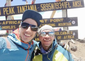 Max Álvarez i Héctor Ponce de León na szczycie Kilimandżaro (fot. Max Álvarez)