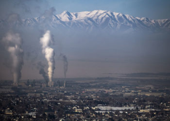 Smog nad Salt Lake City, Utah (fot.