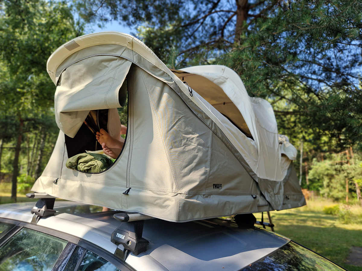 Rozkładanie i składanie namiotu przebiega bardzo sprawnie. Wszystkie elementy działały bez zarzutu (fot. outdoormagazyn.pl)