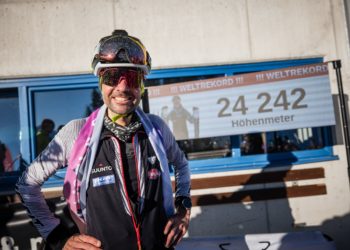 Jakob Herrmann ustanawia nowy rekord świata w skialpinizmie (fot. Philipp Reiter / The Adventure Bakery)