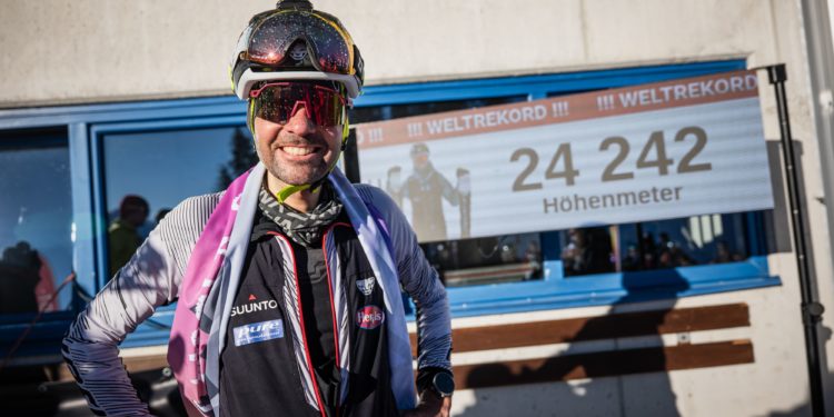 Jakob Herrmann ustanawia nowy rekord świata w skialpinizmie (fot. Philipp Reiter / The Adventure Bakery)
